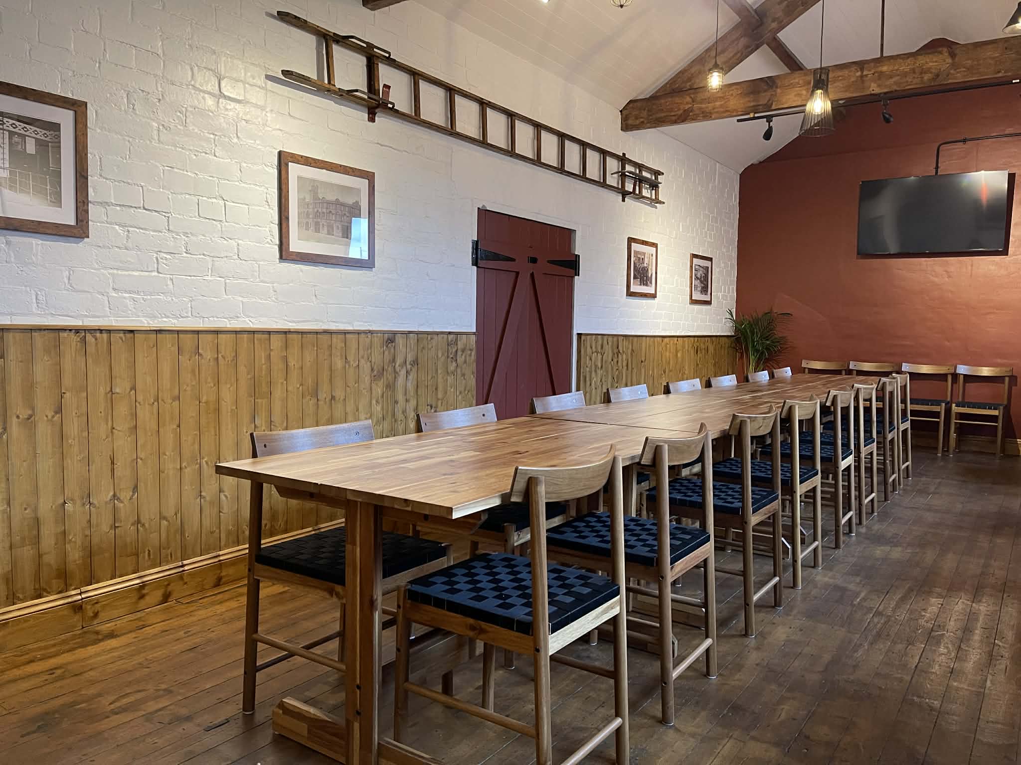 Price, rooms and times: